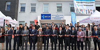 Antalya'da meslek lisesi öğrencileri işverenlerle buluştu