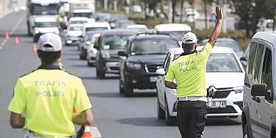 Antalya'da trafik güvenilğini tehlikeye atan sürücülere ceza kesildi