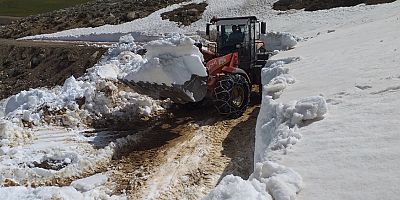 Antalya’da yayla yollarında kar temizliği