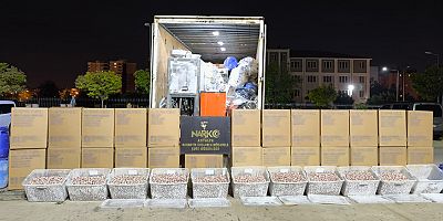 Antalya'da yüklü miktarda uyuşturucu hap ele geçirildi