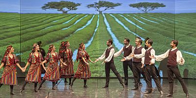 Antalya DOB'dan orkestra eşliğinde türküler ve dans