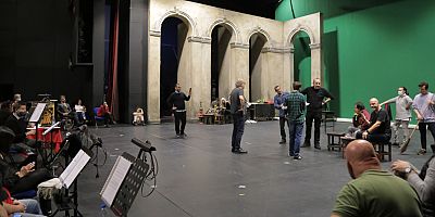 Antalya DOB'tan eğlenceli bir müzikal 