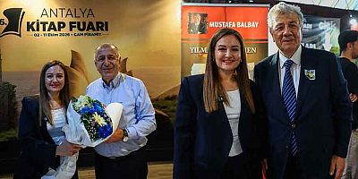 Antalya Kitap Fuarı’nda imza günü yoğunluğu