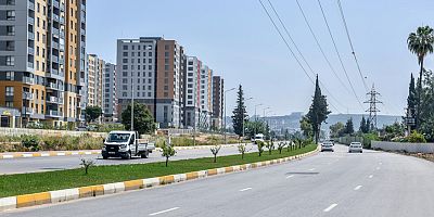 Antalya’nın kurtuluş caddesi yemyeşil oldu