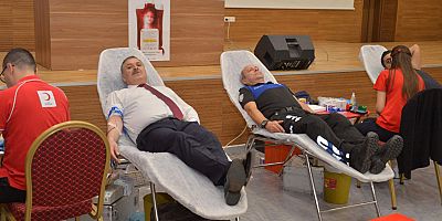 Antalya Polisi Türk Kızılayı’na Kan Bağışı Yaptı