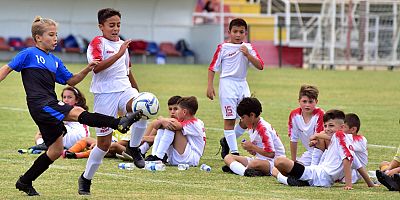 Antalyalı çocuklar Cumhuriyet Kupası için ter döktü