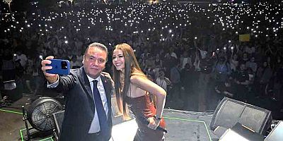 Antalyalılar Simge ile coştu 