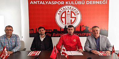 Antalyaspor'da Bir İmza da Bir İmza da Muhammet Recep Çetinkaya'dan