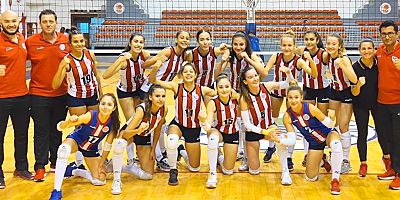 Antalyaspor Genç Kız Voleybol Takımı set vermeden kazandı