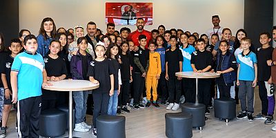 Antalyaspor'un Kick Boksörleri Öğrenciler Karşısında Ter Döktü 