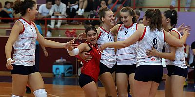 Antalyaspor Voleybol Takımı Yenilgisiz Devam Ediyor 