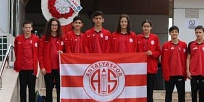 Antalyaspor Yüzme Takımından Türkiye Birincilikleri