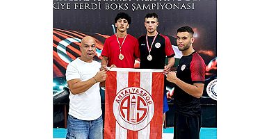Antalyasporlu Genç Boksörlerden 2 Türkiye Şampiyonluğu