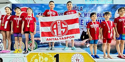 Antalyasporlu Minik Kulaçlar Başarılarını Sürdürüyor