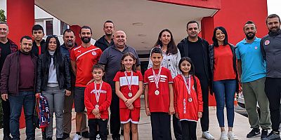 Antalyasporlu Minik Yüzücülere Ödül