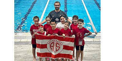 Antalyasporlu Minikler Yüzme Şenliğinde Göz Doldurdu