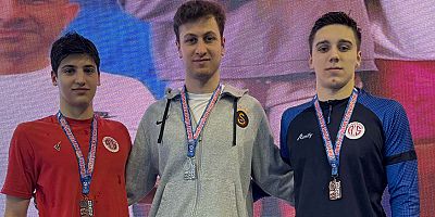 Antalyasporlu Yüzücüler Edirne’de Kürsüde