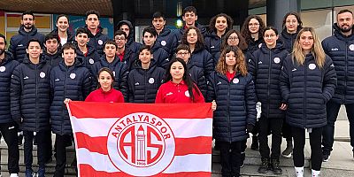 Antalyasporlu yüzücüler kürsüye abone oldu