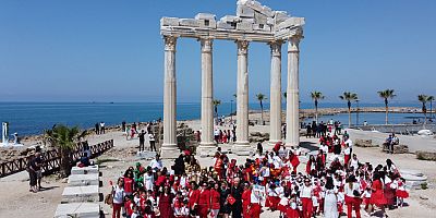 Antik Side çocuklarla renklendi