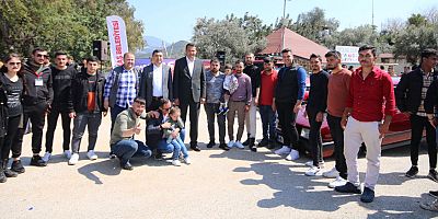 Araba tutkunları Kaş’ta buluştu