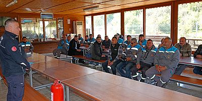 Arazöz sürücülerine yangın eğitimi verildi