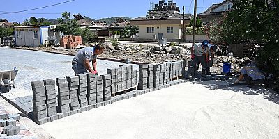 Arslanbucak Mahallesi’nde yol ve kaldırım çalışması