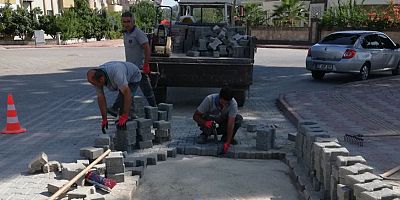 Arslanbucak’ta yol ve kaldırım tamiratı yapılıyor