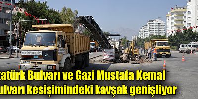 Atatürk Bulvarı ve Gazi Mustafa Kemal Bulvarı kesişimindeki kavşak genişliyor