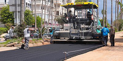 Atatürk Caddesi güney şeridinde sıcak asfalt çalışmaları başladı