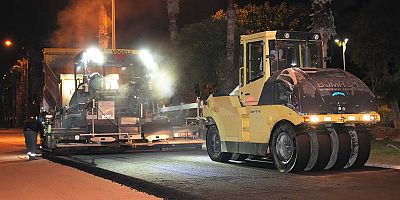 Atatürk Caddesi'nde çalışmalar gece gündüz sürüyor