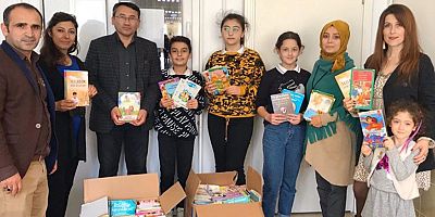 Atatürk İlköğretim öğrencilerinden kitap bağışı