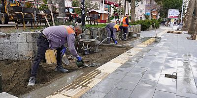 Atatürk Parkı altındaki kaldırım yenileniyor 