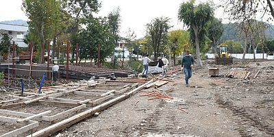 Atatürk Parkı ve Mustafa Ertuğrul Aker parkında çalışmalar devam ediyor