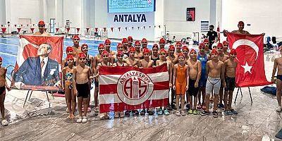 Atatürk’ü Anma Yarışlarında Antalyasporlu 7 Yüzücüden Ulusal Dereceler