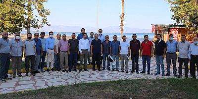 Atay Uslu Finike'de muhtarlarla toplantı yaptı