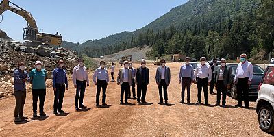 Atay Uslu Kemer-Tekirova-Kumluca bölünmüş yol çalışmasını yerinde inceledi