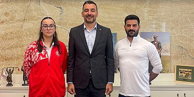 Avrupa ikincisi Yağmur Eryurt'tan Başkan Vekili Çiçek'e ziyaret