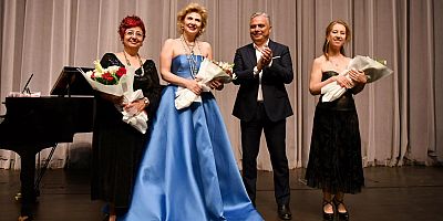 Ayakta alkışlandı