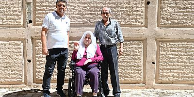 Ayten teyze akülü tekerlekli sandalye ile hayata yeni bir adım attı