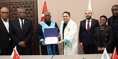 Bahamalar Başbakanı Davis, ALKÜ'nün misafiri oldu