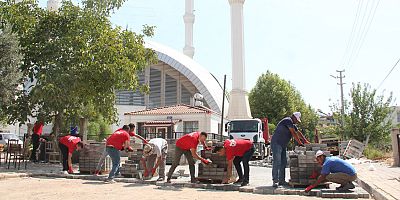 Bahçeyaka Mahallesi'nde parke taşı tamiratı