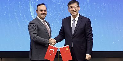 Bakan Kacır Çin'li mevkidaşlarıyla bir araya geldi