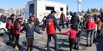 Bakan Yanık: “Deprem bölgesindeki tip-1 diyabet hastası çocuklarımız için ilk etapta 1000 adet glikoz ölçüm cihazı dağıtacağız”