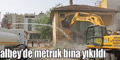 Balbey’de metruk bina yıkıldı
