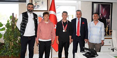 Başarılı sporcudan Başkan Topaloğlu'na ziyaret