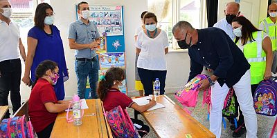 Başkan Amcadan eğitim seti desteği