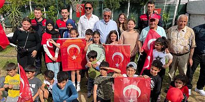 Başkan amcaları çocukları yalnız bırakmadı