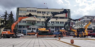 Başkan Başdeğirmen durmuyor, 5 yeni iş makinesi ve hizmet aracı daha kazandırıldı