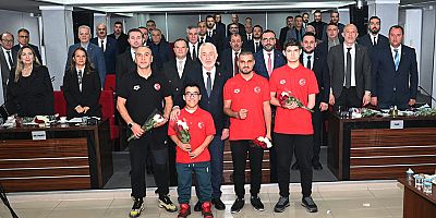 Başkan Başdeğirmen, engelli başarılı sporcuları altınla ödüllendirdi 