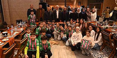 Başkan Başdeğirmen, şampiyon takımla buluştu